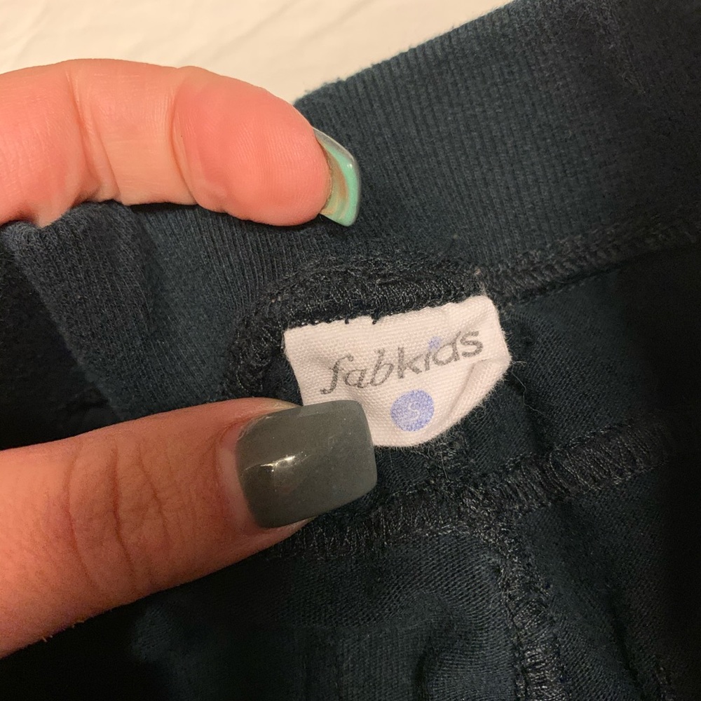 Size 5/6 small fabkids jogger pants. Color navy - Picture 2 of 3